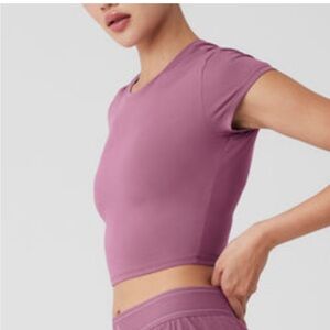 Alo Yoga Alosoft crop finesse size medium mulberry